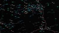 Auf schwarzem Hintergrund sind die Grenzen Deutschlands zu sehen. Es werden alle Luftfahrzeuge im Bereich Berlin angezeigt.