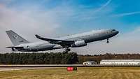 MMU A330 MRTT beim Start in Eindhoven