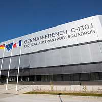 Das binationale Staffelgebäude der deutsch-französischen Lufttransportstaffel in Evreux.