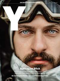 Das Cover vom Y-Magazin mit einem Porträtfoto von einem Soldaten in Schneetarn mit Skibrille auf der Stirn