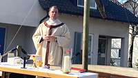 Pater Stefan Havlik am Altar