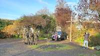 Soldaten beim Feldgottesdienst mit Militärpfarrer Fries