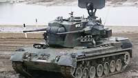 Flugabwehrkanonenpanzer Gepard auf dem Truppenübungsplatz