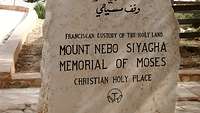 Der Gedenkstein des „Memorial of Moses“ auf dem Berg Nebo in Jordanien