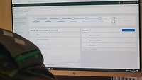 Blick auf geöffnete Anwendung auf einem Computermonitor.