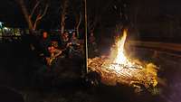 Gemütlicher Abend am Lagerfeuer
