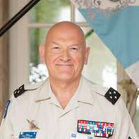 Commander of the NATO Defense College signs a guestbook