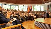 The participants in the Conference of Commandants sit in the Gneisenau Hall and applaud