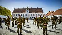 Soldaten sind zum Gelöbnis angetreten