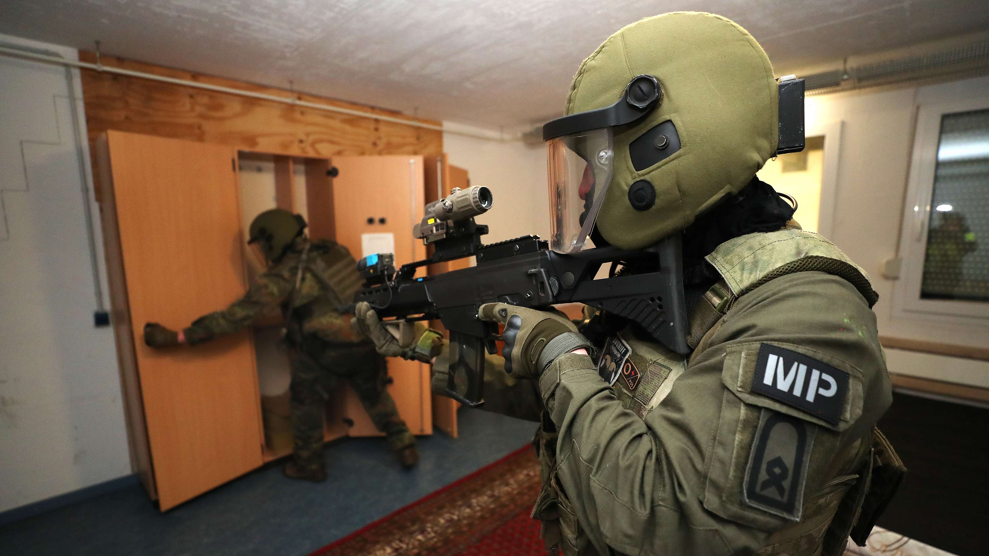 Wer Ist Höher Polizei Oder Bundeswehr