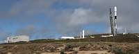 Raketenstart mit einem SARah-Satelliten-System Ein Raketenstartbasis mit einer Rakete