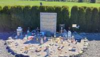 Denkmal an der Absturzstelle des German Wings Fluges 9525 im Jahre 2015