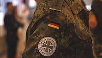 Großaufnahme einer Uniform mit Patch