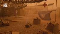 Ein Sandsturm zieht durch ein Bundeswehr-Camp. 