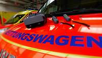 Motorhaube eines Rettungswagens