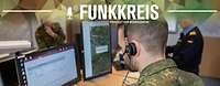 Podcast Funkkreis 122 Podcast-Logo "Funkkreis" und Text "Lagezentrum Ukraine", dahinter drei Soldaten in einem Büro.