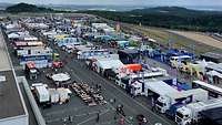 Blick über die vielen Fahrzeuge beim Truck-Grand-Prix am Nürburgring