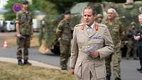 Lieutenant General Copinger-Symes aus dem UK StratCom besucht den Organisationsbereich CIR