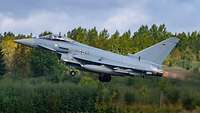 Ein Eurofighter der Luftwaffe startet 