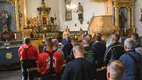 Militärpfarrer Hess und die Biker bei einem Gottesdienst