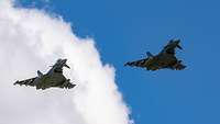 Kampfjets in Zweier-Formation