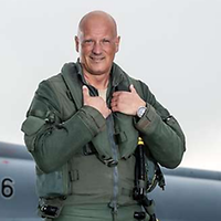 Der Inspekteur der Luftwaffe Generalleutnant Ingo Gerhartz vor einem Eurofighter