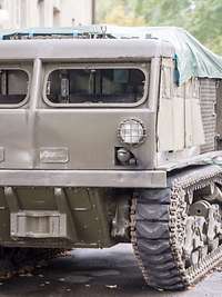 ein historisches Kettenfahrzeug