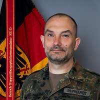 Porträt eines Soldaten im Feldanzug Grundform