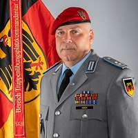 Porträt eines Soldaten im Feldanzug Grundform