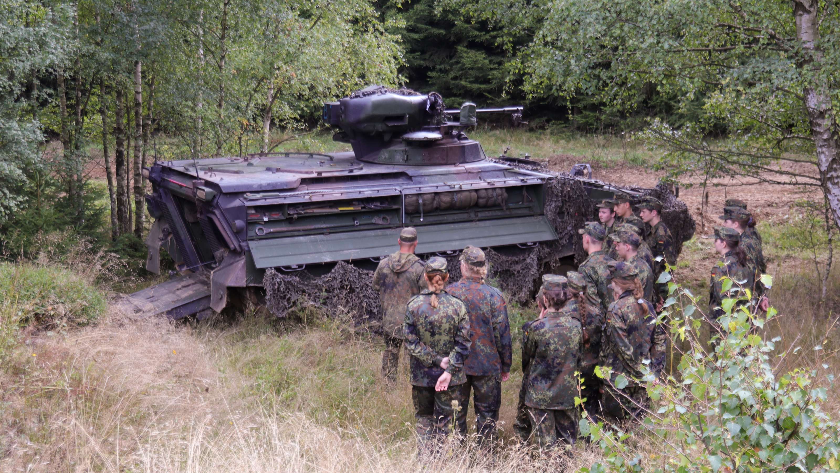 Darf Man In Deutschland Einen Panzer Besitzen Gewinnerreise bei der Bundeswehr