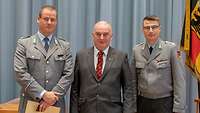 Gewannen mit einer Projektarbeit den General-von-Clausewitz-Preis: Major Thomas L. (links) und Oberstleutnant Stefan P.