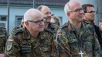 Das Team des Evangelischen Militärpfarramtes in Laage: Pfarrhelfer André Stache und Militärdekan Martin Jürgens