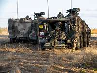 Deutsche Jäger trainieren bei Fast Griffin in Litauen Deutsche Soldaten beim Absitzen aus einem GTK Boxer