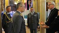Oberst Hasenmayer, Generalstabschef Striedinger, Militärsuperintendent Trauner und Militärbischof Felmberg beim Festakt