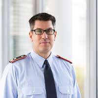 Porträtbild des Protagonisten.