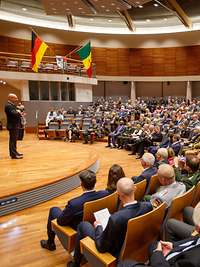 Blick in das Manfred-Wörner-Zentrum der Führungsakademie. Hier waren die Vorträge zu „60 Jahre LGAI“ zu hören