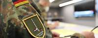 Schulter eines deutschen Soldaten mit einem Patch des Korps während der Übung