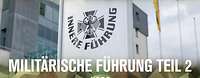 Funkkreis #130: Militärische Führung Teil 2 Podcast-Logo ,,Funkkreis" und Text ,,Militärische Führung Teil 2", Schild mit der Aufschrift 'Innere Führung'.