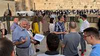 Die Seminarteilnehmer vor der Jerusalemer Klagemauer