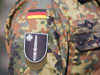 Ärmelabzeichen der Abteilung Spezialoperationen im EFK Ein Soldat trägt das Wappen der Abteilung Spezialoperationen am Ärmel seiner Uniform.