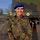 Die portraitierte Soldatin lächelt in die Kamera