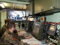 Schule Informationstechnik der Bundeswehr in Pöcking Lehrgangsteilnehmer der Schule Informationstechnik der Bundeswehr arbeiten an ihren Arbeitsplätzen
