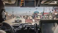 Straßenszene mit Blick aus dem Jeep in Mazar-e Sharif in Afghanistan