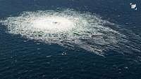 Austretendes Gas an der Oberfläche der Ostsee