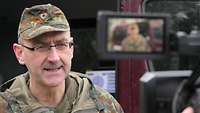 Portrait eines Mannes in Uniform