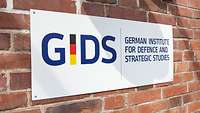 Blaue Schrift auf weißem Grund: das Logo des GIDS.