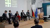 Panel I beim CSPD Ein Panel mit mehreren Personen auf dem EU CSDP Innovation Day
