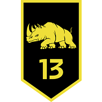 Schwarz-goldenes Wappenschild mit einem gezeichneten Nashorn und den Ziffern 13 in Gold.