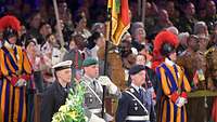 Die deutsche Fahnenabordnung bei der Eröffnungsfeier in der Pius Basilika
