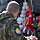 Soldaten beim Gottesdienst an der Grotte